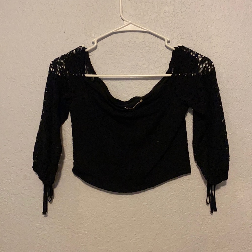 Black quarter sleeve crop top